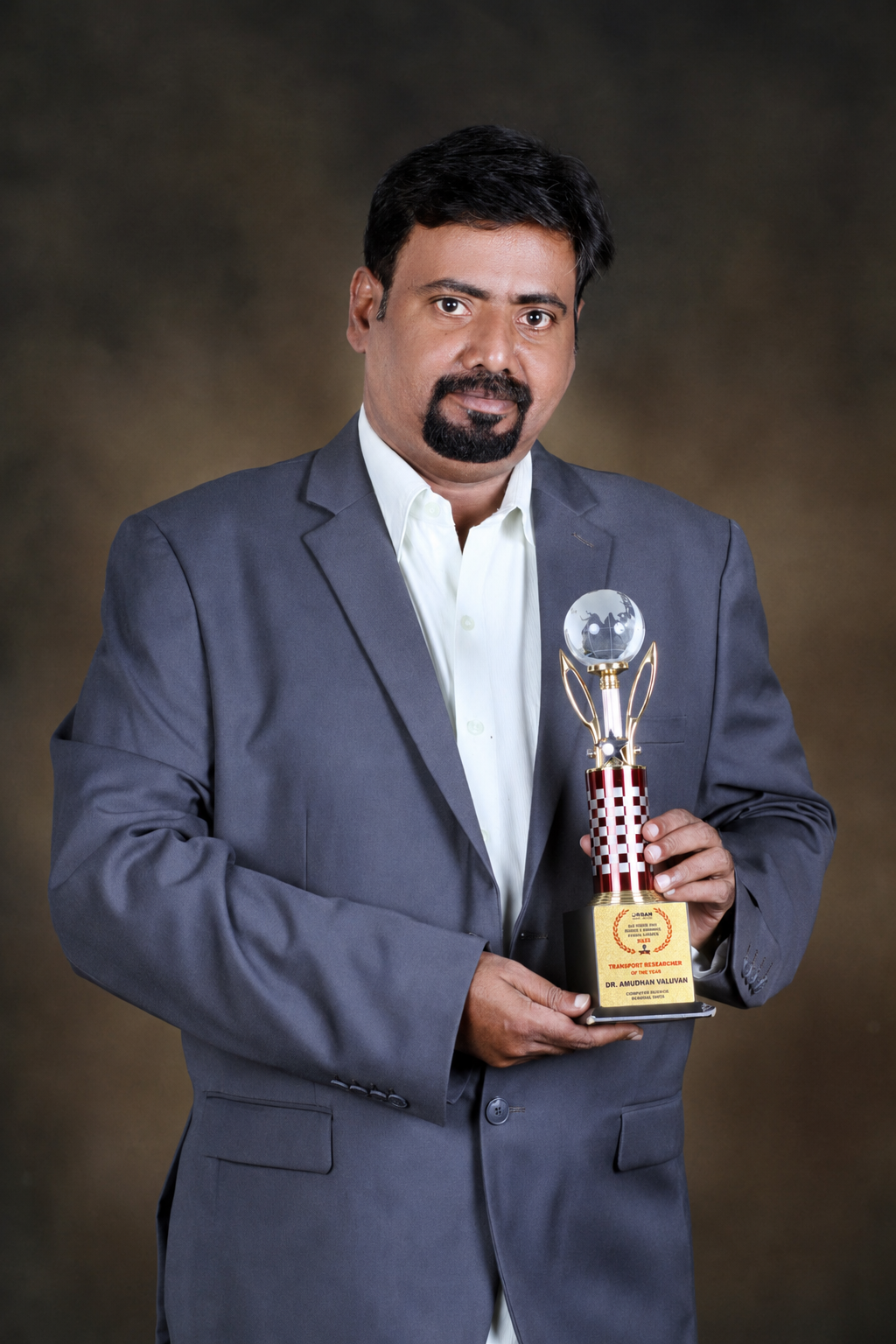 Dr. V. Amudhan holding the Transport Researcher of the Year trophy