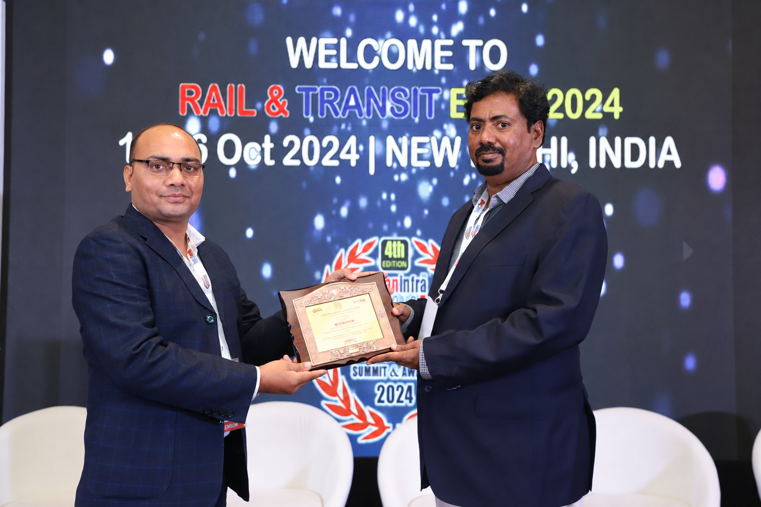 Dr. V. Amudhan receiving a plaque at Rail & Transit Expo 2024, New Delhi